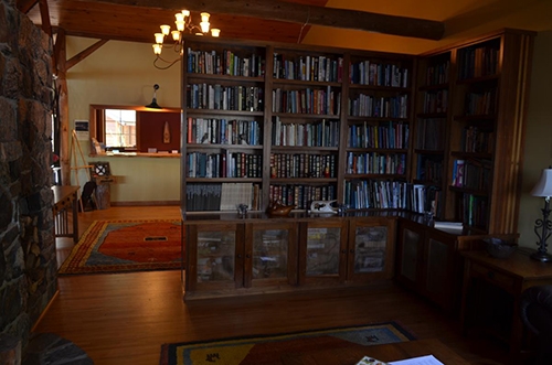 The library in the lodge: Photo by Pamela Mulloy