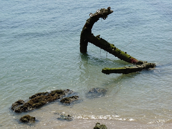 Anchor in Indian Ocean, Tanzania 2009. Photo: Farah N. Mawani