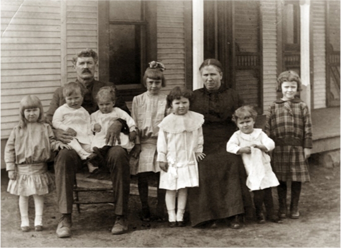 Ron's maternal great-grandparents and family, Texas, circa 1900